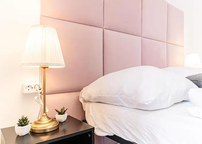 Charming 2-bedroom Steps From U6 Am Schoepfwerk