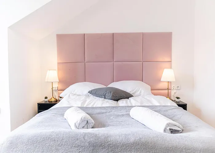 Charming 2-bedroom Steps From U6 Am Schoepfwerk *