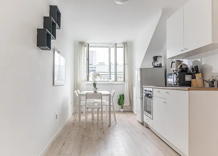Charming 2-bedroom Steps From U6 Am Schoepfwerk Wiedeń